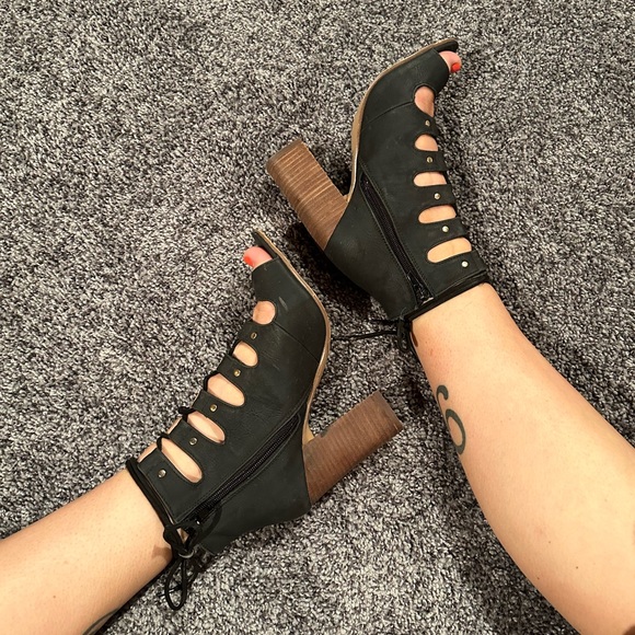 Strappy Aldo Heels - Picture 1 of 5